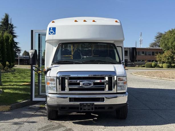 2015 Ford Econoline E450 Super Duty 13-Passenger Wheelchair Accessible Bus with  image 3