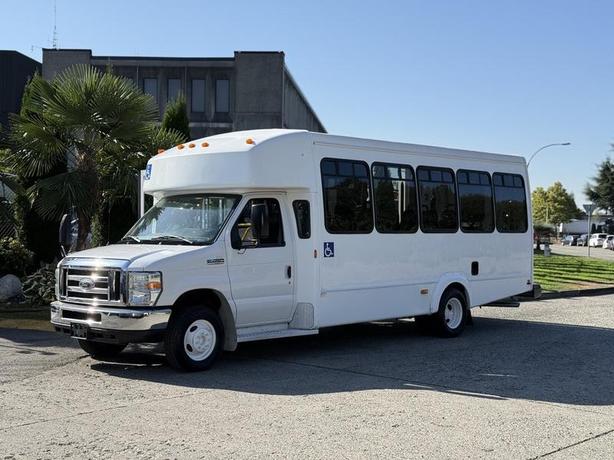 2015 Ford Econoline E450 Super Duty 13-Passenger Wheelchair Accessible Bus with  image 5