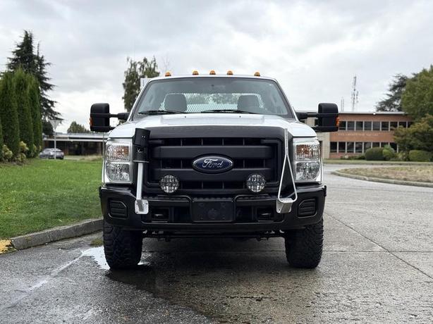 2015 Ford F-350 SD 4X4 Service Truck with Storage Compartments image 3