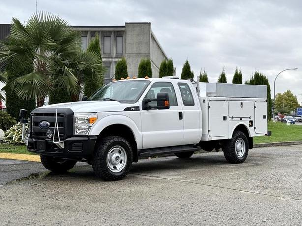 2015 Ford F-350 SD 4X4 Service Truck with Storage Compartments image 5