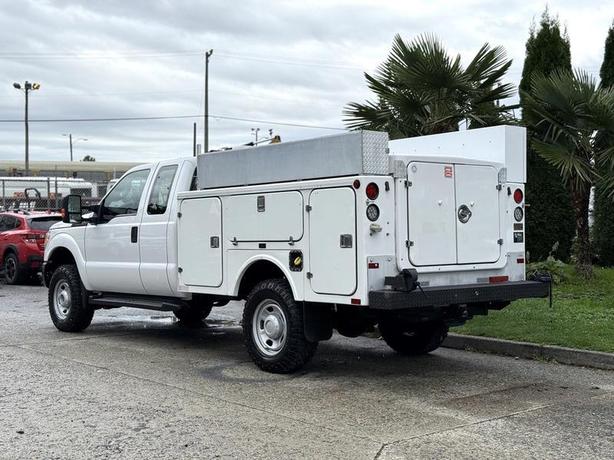 2015 Ford F-350 SD 4X4 Service Truck with Storage Compartments image 7