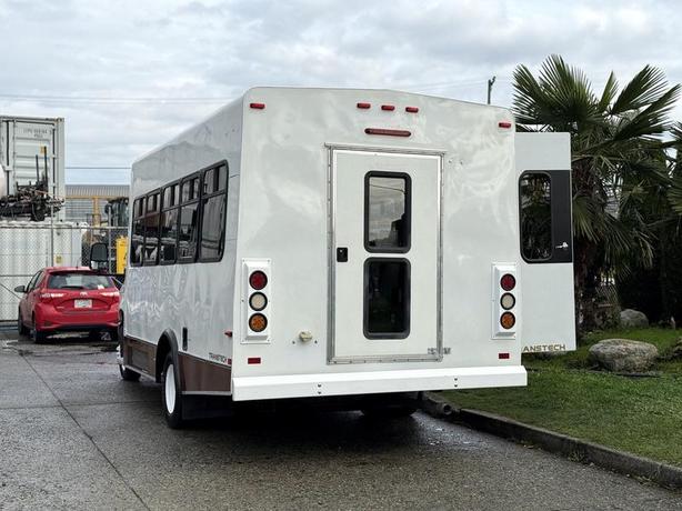 2014 Ford Econoline E450 14-Passenger Bus with Wheelchair Lift image 8
