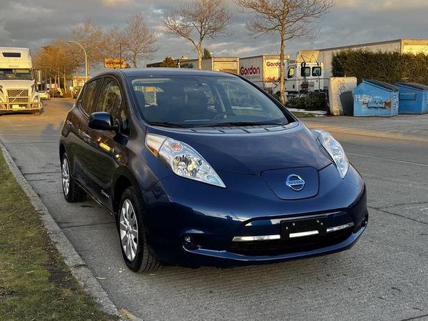 2016 Nissan LEAF S Electric image 1