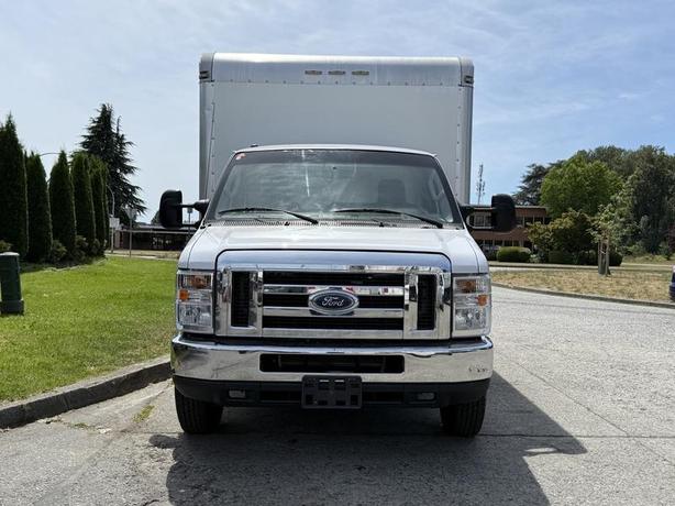 2018 Ford E-450 XL Super Duty 16 Foot Cube Van image 3