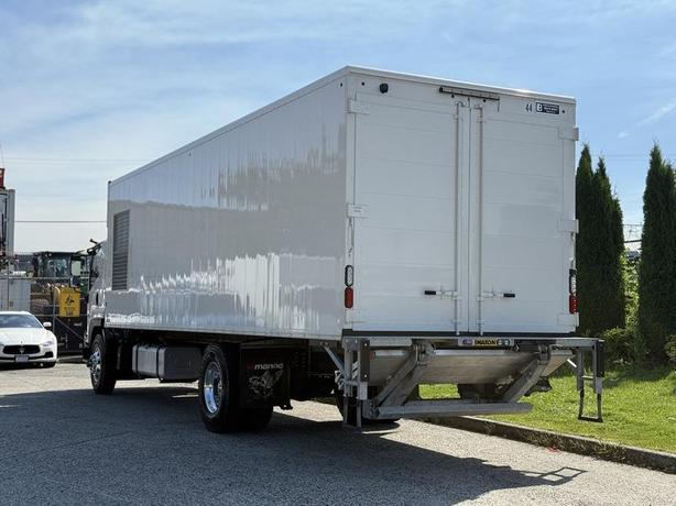2024 Isuzu FVR 28-Foot Cummins Diesel Cube Van with Power Tailgate and Partition image 8