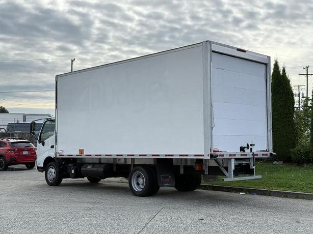 2020 Hino 195 20-Foot Diesel Cube Van Box Truck with Loading Ramp image 8