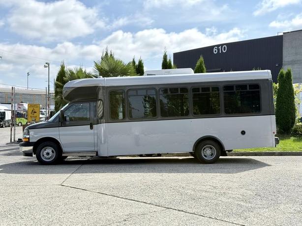 2020 Chevrolet Express 4500 22-Passenger Wheelchair Accessible Bus image 6