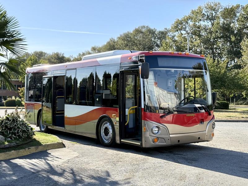 2016 Grande West Vicinity 25-Passenger Diesel Kneeling Bus with Wheelchair Ramp display photo