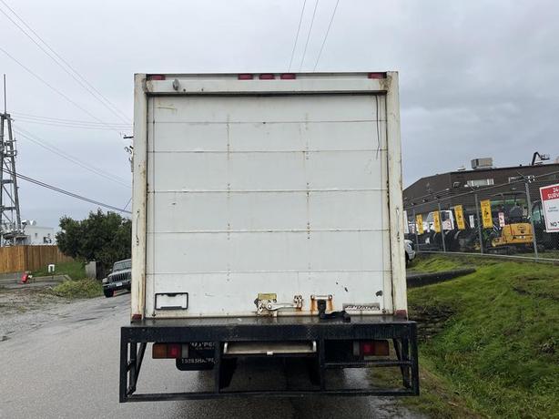 2012 Mitsubishi Fuso FE 18 Foot Cube Van Diesel image 4