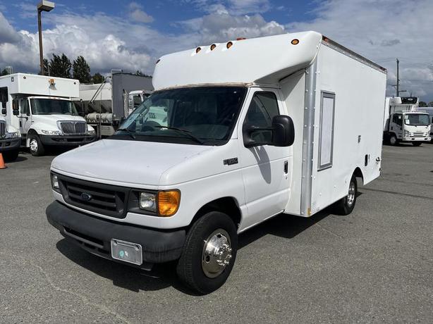 2004 Ford Econoline E-350 Super Duty 12 Foot Cube Van Mobile Office image 1