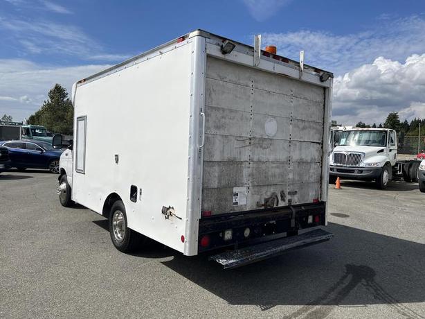 2004 Ford Econoline E-350 Super Duty 12 Foot Cube Van Mobile Office image 3