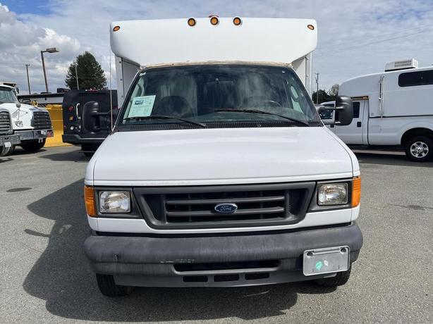 2004 Ford Econoline E-350 Super Duty 12 Foot Cube Van Mobile Office image 8