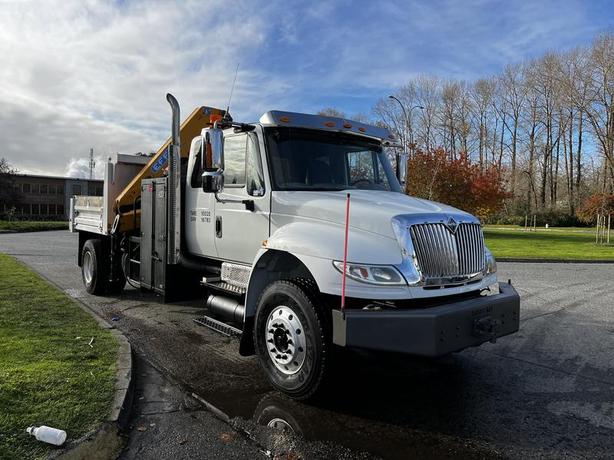 2013 International DuraStar 4300 Dump Truck With Crane Air Brakes Diesel image 1