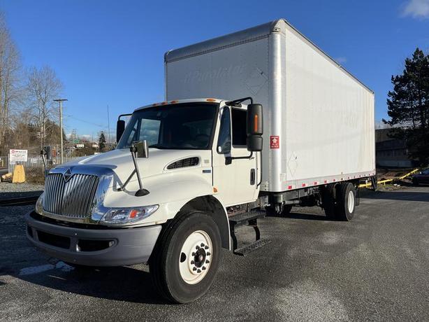 2013 International 4300 24 Foot Cube Van Hydraulic Brakes Diesel Power Tail Gate image 2