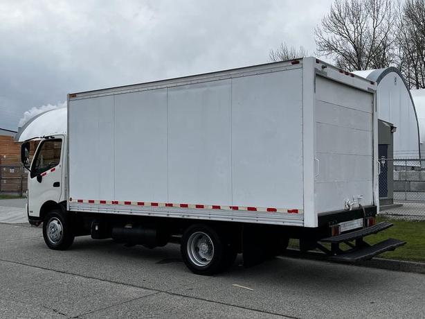 2013 Hino 195 Silver Knight 16 Foot Cube Van Diesel image 7