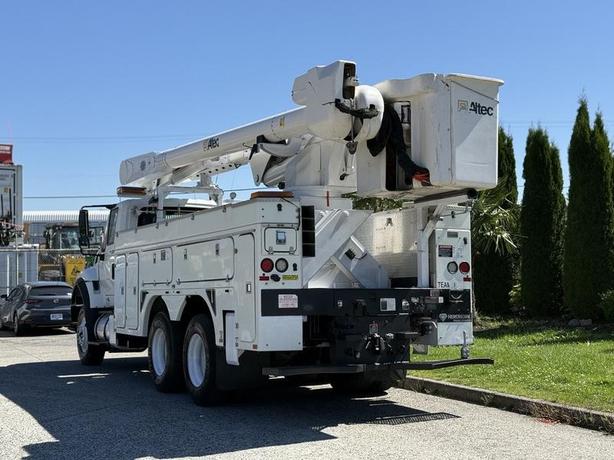 2013 International 7400 Workstar Altec Bucket Truck Diesel with Air Brakes image 8