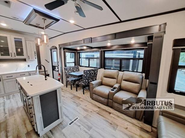 Used 2022 Keystone RV Montana High Country 331RL image 7