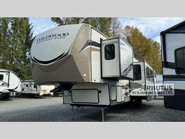 Used 2023 Forest River RV Wildwood Heritage Glen 356QB image 3