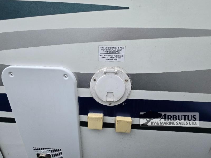 Used 2006 Fleetwood RV Wilderness Yukon 25.5RKS display photo