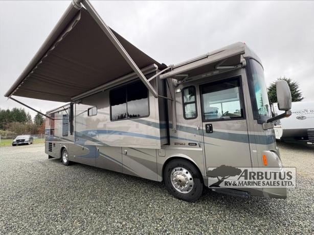 Used 2005 Winnebago Vectra 40 KD image 3