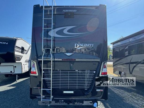 Used 2019 Fleetwood RV Discovery LXE 44H image 6