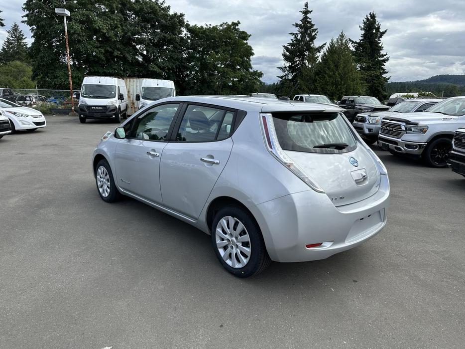 2015 Nissan LEAF S display photo