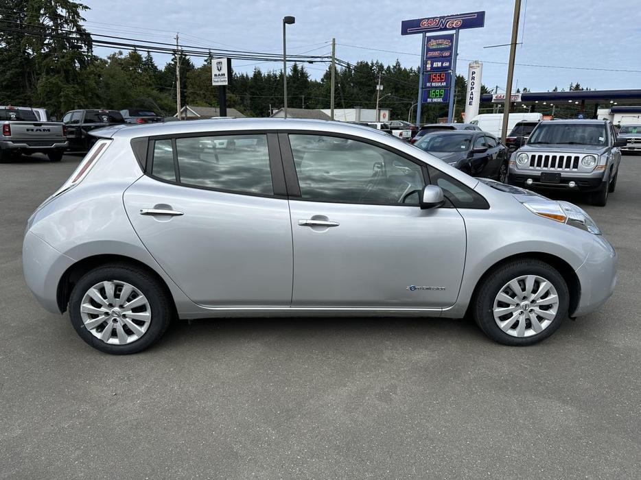 2015 Nissan LEAF S display photo