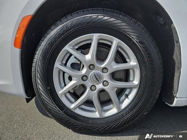 2024 Chrysler Pacifica Touring-L FWD | Remote Start | Backup Camera | Adaptive C image 6