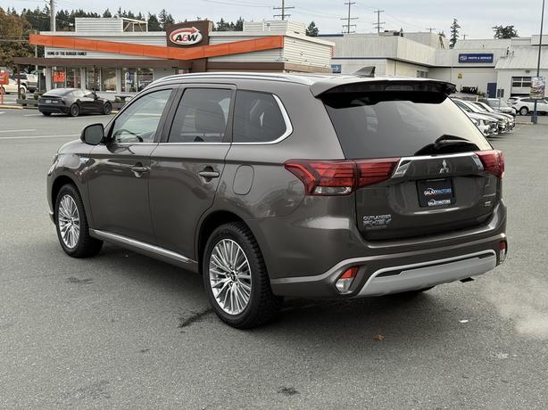 2020 Mitsubishi Outlander PHEV LE 4WD-  Dual zone A/C & Power Seats image 8