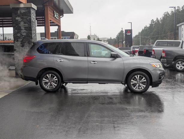 2019 Nissan Pathfinder SV - No Accidents, 4x4, 7-Passenger image 5