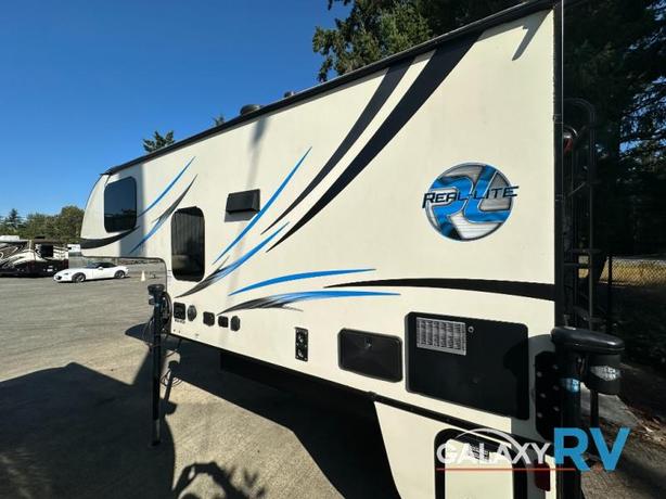 Used 2016 Palomino Real-Lite HS-1806 image 3