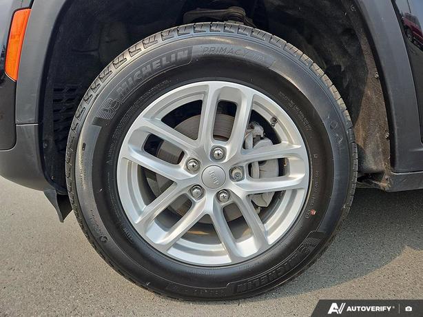 2024 Jeep Grand Cherokee Laredo 4x4 Sport Utility | One Owner | No Reported Acci image 6