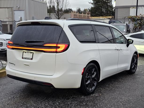 2024 Chrysler Pacifica Touring-L - S Appearance, Sunroof, Leather image 5