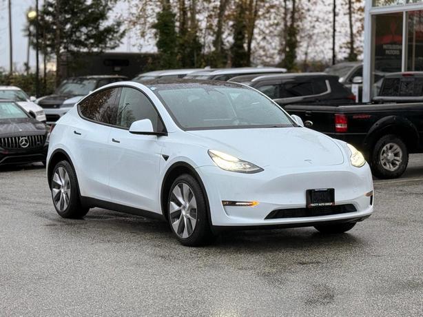 2021 Tesla Model Y Long Range - Local BC, Manager Demo image 3