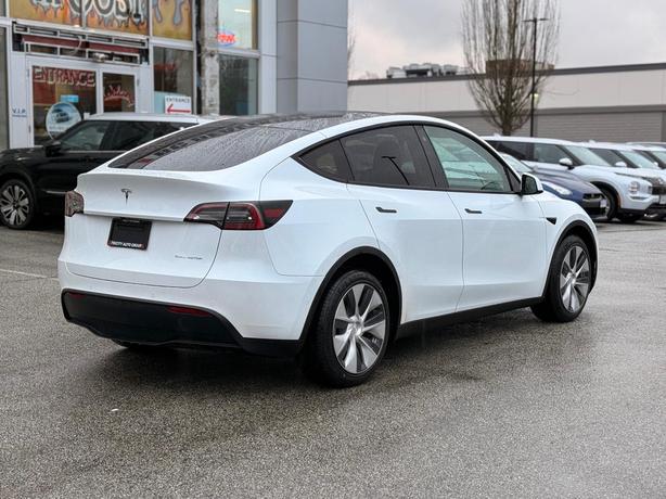 2021 Tesla Model Y Long Range - Local BC, Manager Demo image 5