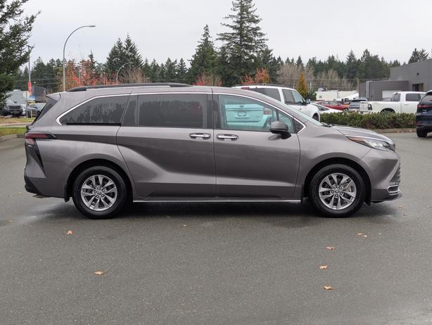 2023 Toyota Sienna 8 Passenger image 5