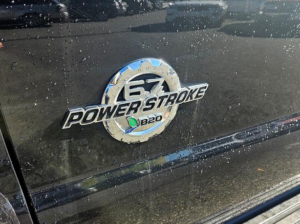 2015 Ford  Super Duty F-450 Pickup XLT image 8