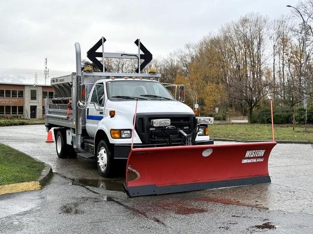2013 Ford F-650 2013 Ford F-650 Cummins Plow Truck with 12-Foot Dump and Sander image 2