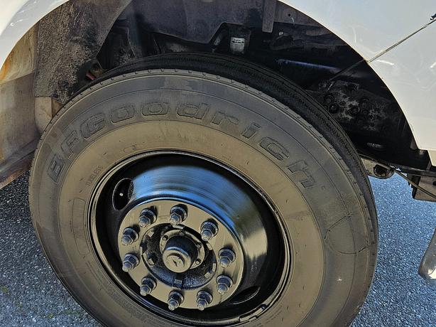 2015 Ford  Super Duty F-750 Straight Frame XLT Flat Deck image 6