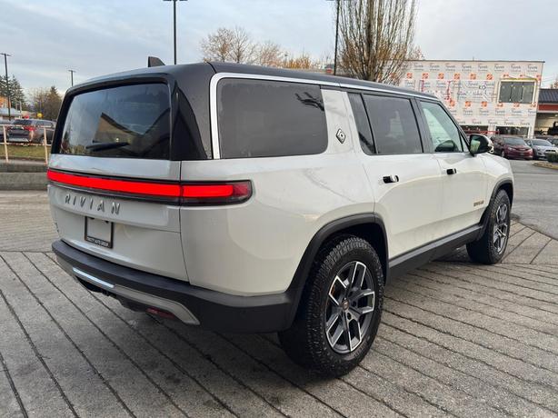 2023 Rivian R1S Launch Edition - Navi, 360 Cameras, New tires! image 6