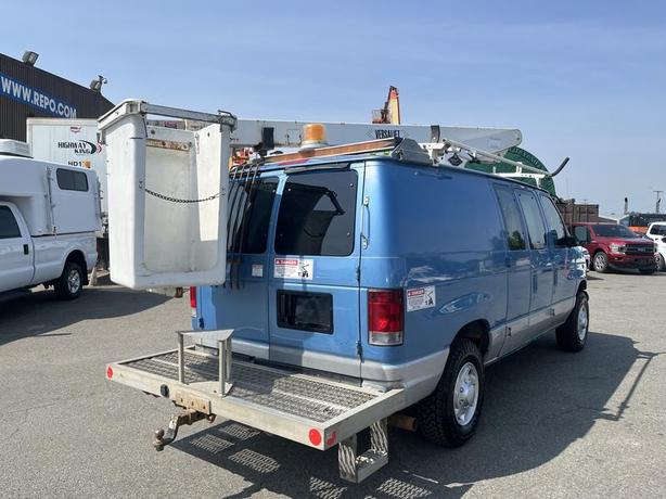 2005 Ford Econoline E-350 Super Duty Bucket Lift Cargo Van image 5