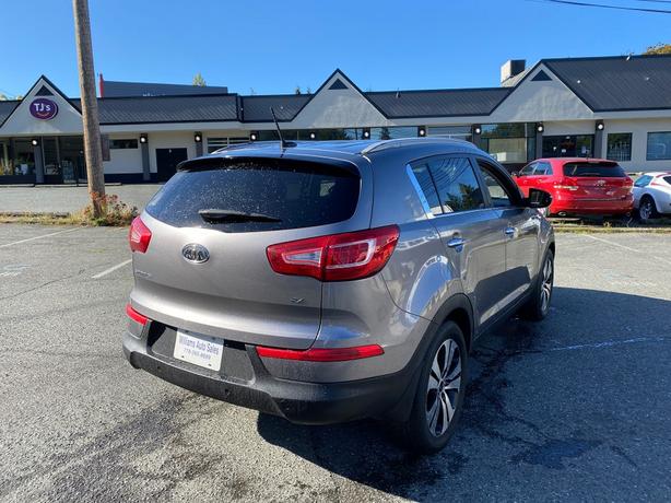 2012 KIA  Sportage EX 4 cyl clean roomy easy entry image 5