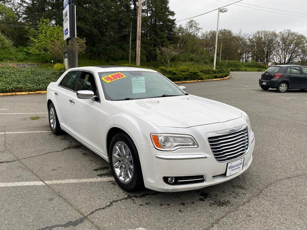 2012 Chrysler  300 Limited fully equipped image 3