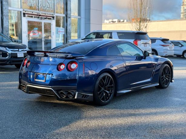 2017 Nissan GT-R image 6