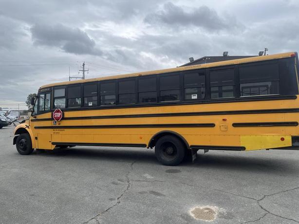 2007 Freightliner B2 22 passenger School Bus Air Brakes Diesel Wheelchair access image 2