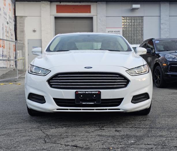 2016 Ford Fusion SE Hybrid - One Owner, Leather, Heated Seats image 2