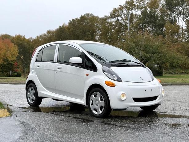 2013 Mitsubishi i-MiEV SE Hatchback 5-Dr Electric image 1