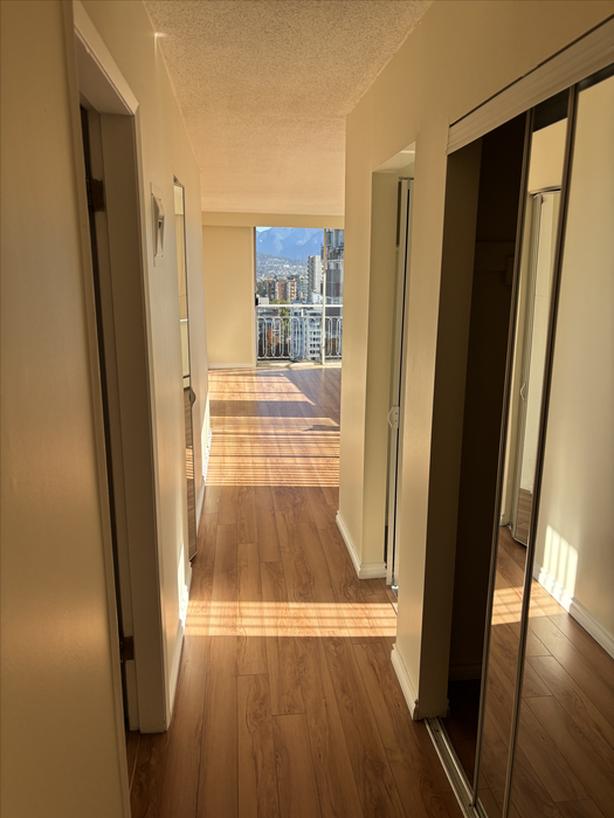 $2200- 1 bedroom Beautiful mountain/city view ;West of Denman- English Bay image 3