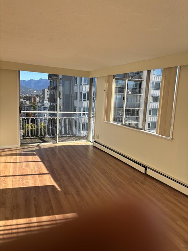 $2200- 1 bedroom Beautiful mountain/city view ;West of Denman- English Bay image 5