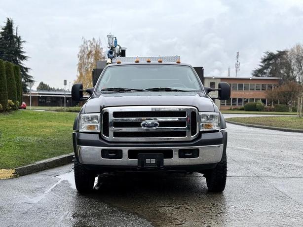 2006 Ford F-450 SD SuperCab 4x4 DRW XLT Service Truck with Auto Crane image 3